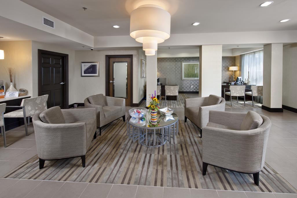 11-Leasing-Center-01